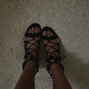 Black wedges